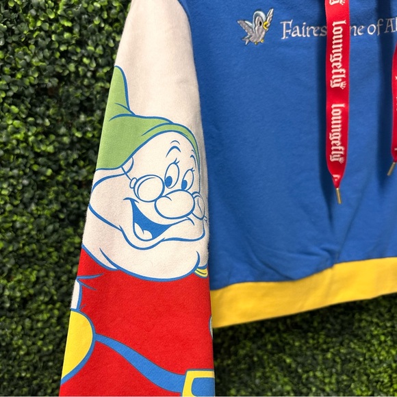 NWT Loungefly Disney Princess Snow White Fairest Crop Hoodie - Size Medium - Picture 10 of 12